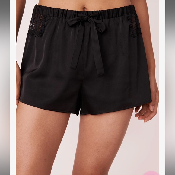 BLACK SATIN LACE SHORT LA VIE EN ROSE SMALL PIJAMA - Picture 2 of 2